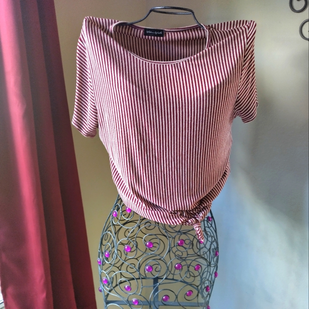 Ladies top. Size small.